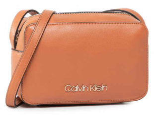 Malá béžová kožená kabelka CALVIN KLEIN Ck Must Camerabag